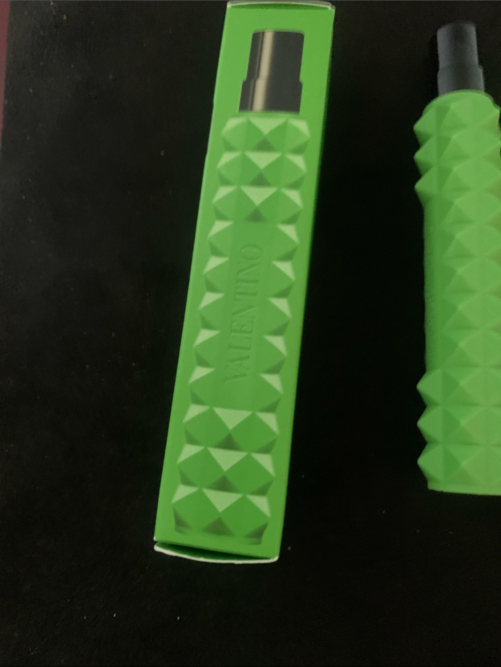 Valentino Born in Roma Green Stravaganza Travel Spray - Neon Green Bottle - Picture 4 of 6